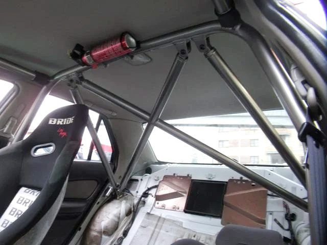 Roll cage of ER34 SKYLINE 4-DOOR.