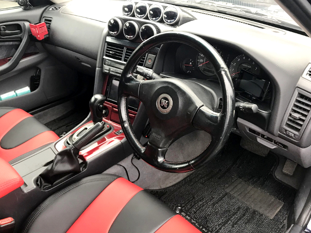 Interior of ER34 SKYLINE 4-DOOR 25GT-X with 4-door GT-R style.