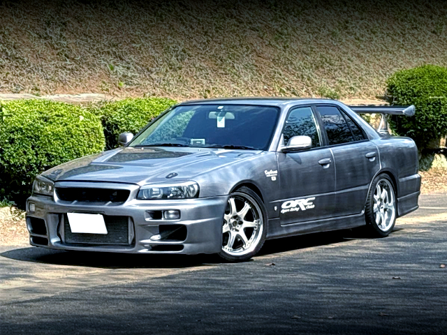 Front exterior of ER34 SKYLINE 4-DOOR 25GT TURBO.