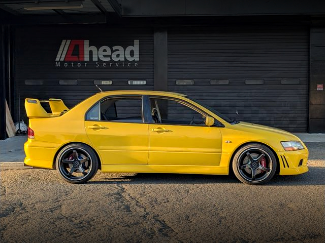 Side exterior of LANCER EVOLUTION 7 GSR.