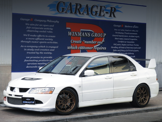 Front exterior of LANCER EVOLUTION 8 GSR.