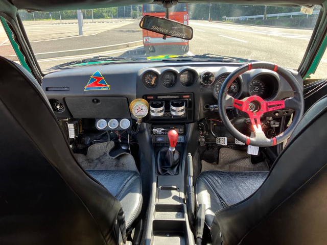 Dashboard of GS30 FAIRLADY Z with JDM WORKS Flares Wide body.