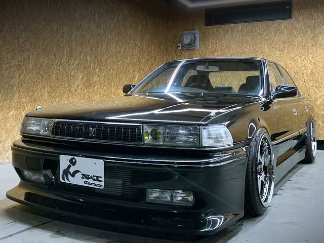 Front exterior of JZX81 CRESTA.