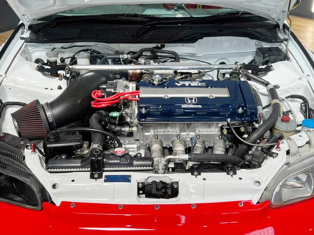 VTEC head on the B20B block, in the EG4 CIVIC engine room.