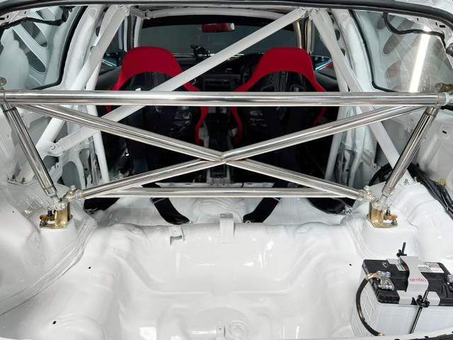 Strut bar and roll cage.