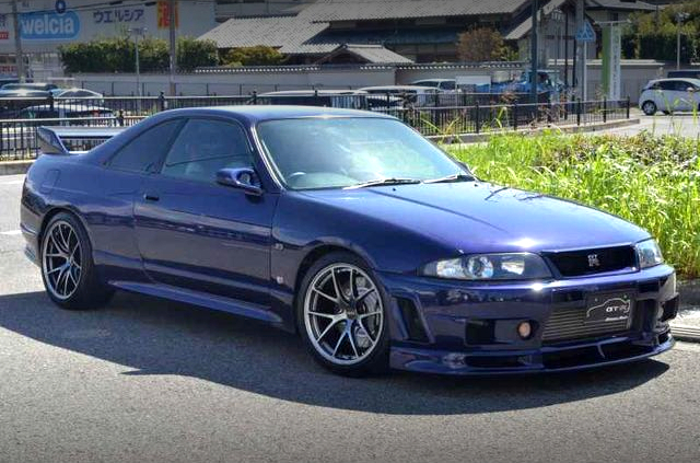 Front exterior of R33 SKYLINE GT-R V-SPEC.