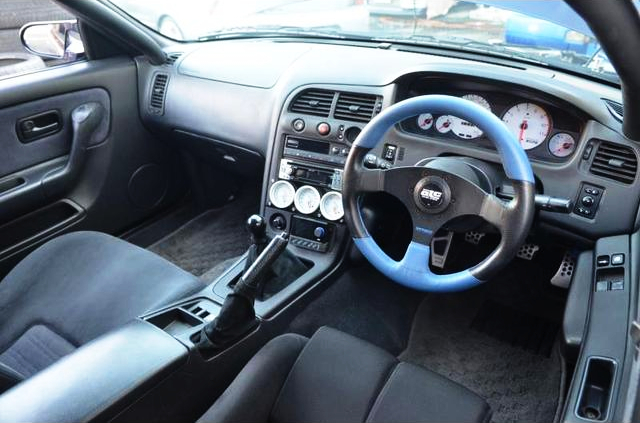 Dashboard of R33 SKYLINE GT-R V-SPEC.