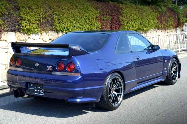 Rear exterior of R33 SKYLINE GT-R V-SPEC.