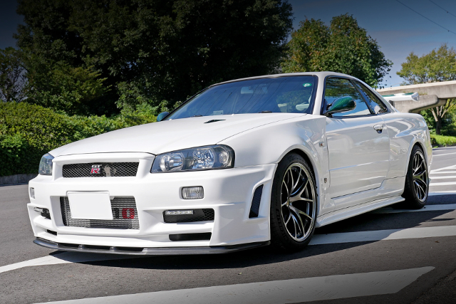 Front left-side exterior of R34 Skyline GT-R V-Spec 2.