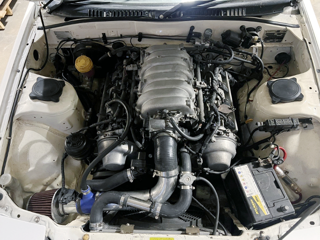 3UZ-FE 4300cc V8 engine.