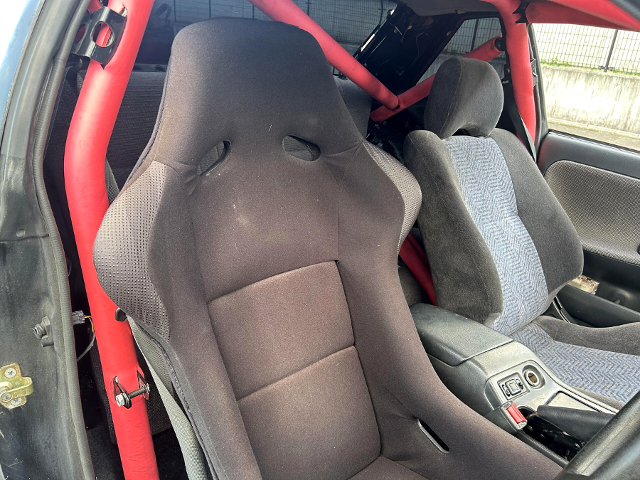 Seats and Roll bar.