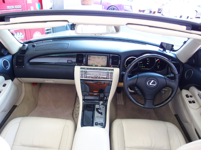 Interior of UZZ40 LEXUS SC430.