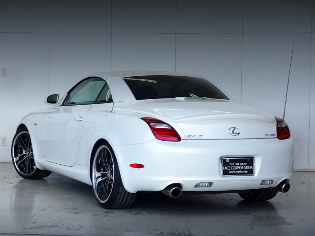 Rear exterior of UZZ40 LEXUS SC430.