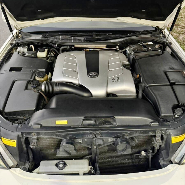 3UZ-FE 4.3L V8 engine.