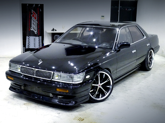 Front exterior of C33 NISSAN LAUREL.