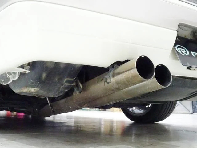 Dual muffler.