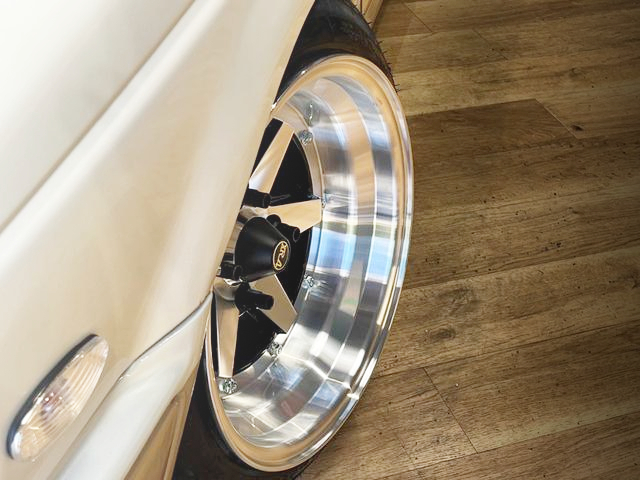 Front LONGCHAMP XR-4 rim.