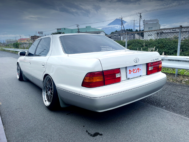 Rear exterior of Bagged stance UCF20 Late CELSIOR B Specification.