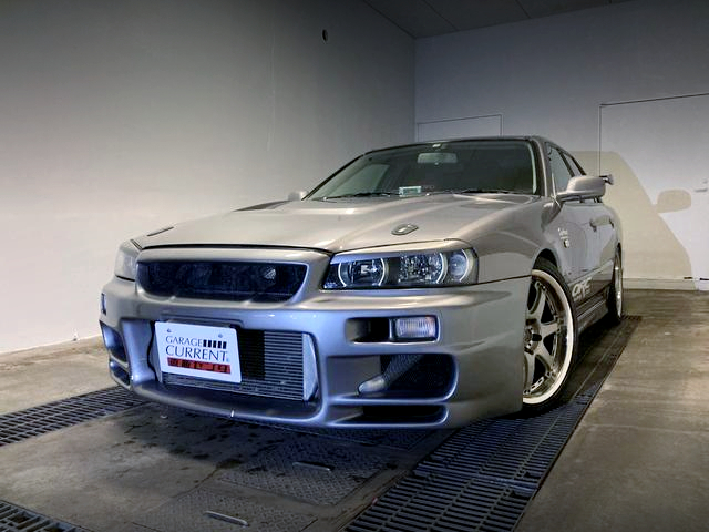 Front exterior of ER34 SKYLINE 4-DOOR 25GT-X TURBO.