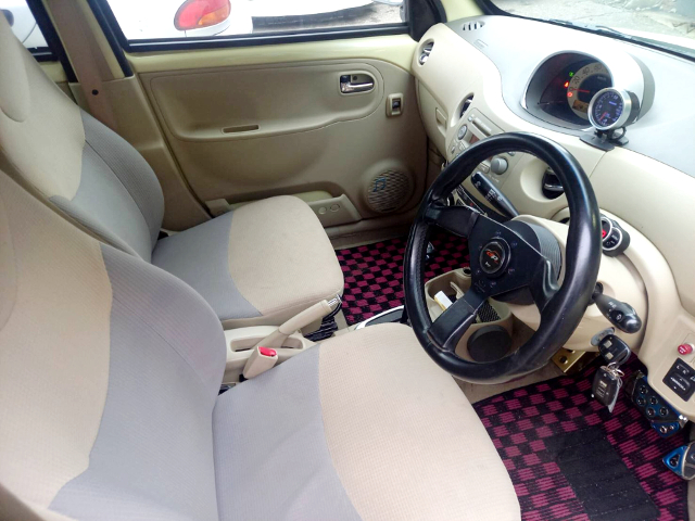 Interior of L235S DAIHATSU ESSE X.