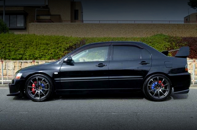 Side exterior of CT9A LANCER EVOLUTION 7 GSR.