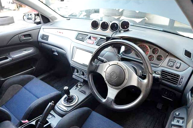 Dashboard of CT9A LANCER EVOLUTION 7 GSR.