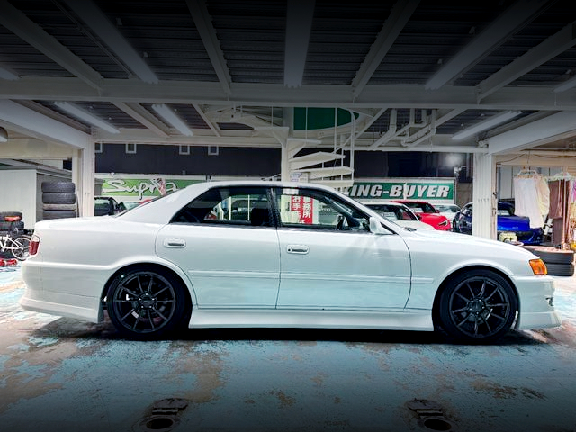 Side exterior of JZX100 CHASER TOURER-V.