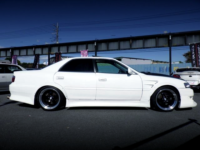 Side exterior of JZX100 CHASER TOURER-V.