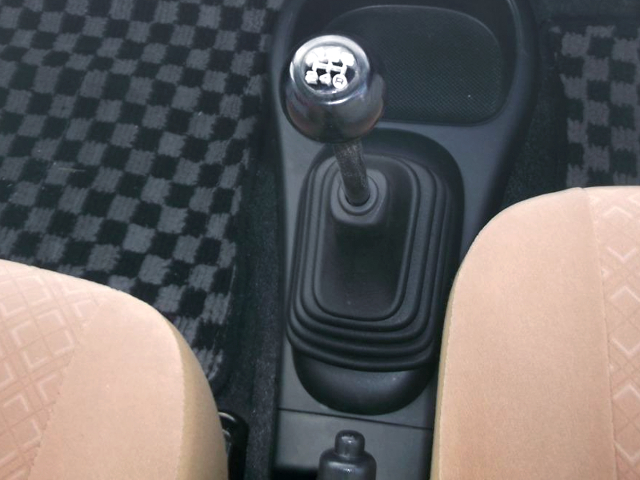 5-speed manual shift knob.