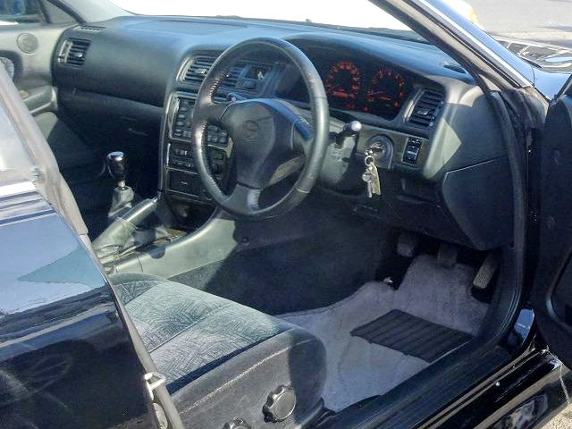 Interior of JZX100 MARK 2 TOURER-S of 1JZ-GE engine.