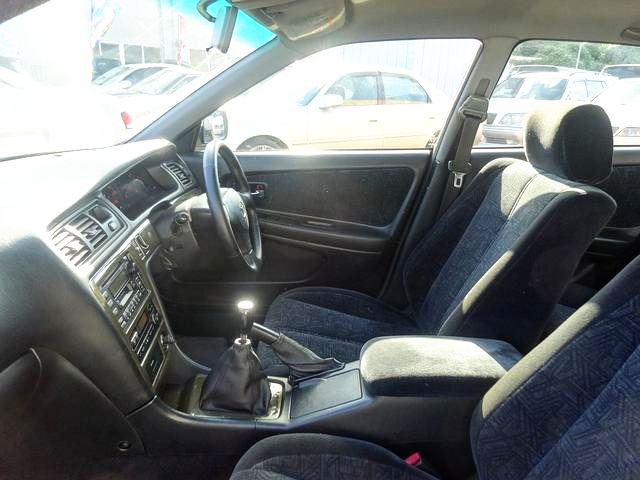 Manual shift conversion interior of JZX100 MARK 2 TOURER-S.