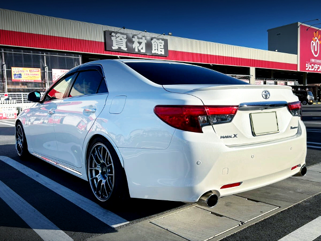 Rear exterior of GRX133 MARK X PREMIUM of JAPANESE UNMARKED POLICE CAR STYLE.