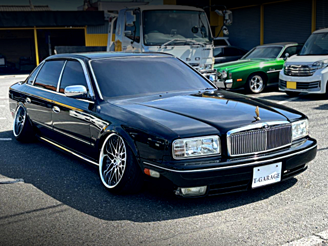 Front exterior of Static 3rd Gen NISSAN PRESIDENT SOVEREIGN.