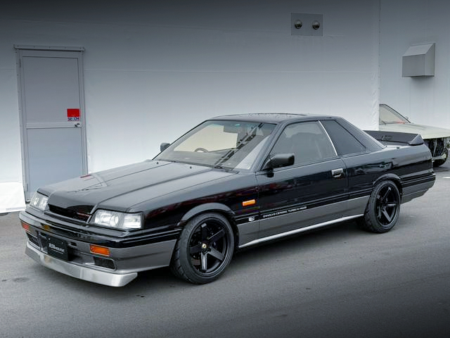 Front exterior of R31 SKYLINE 2-DOOR.