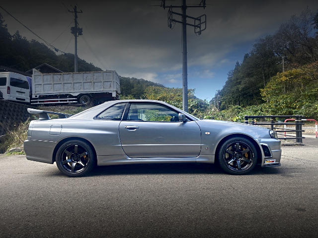 Side exterior of BNR34 SKYLINE GT-R.