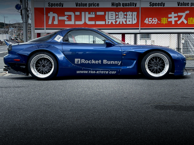 Side exterior of ROCKET BUNNY WIDEBODY FD3S RX-7.