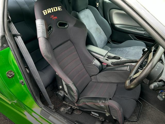 Driver side BRIDE seat.