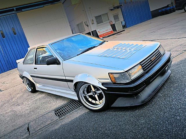 Front exterior of Fender extra wide AE86 LEVIN.