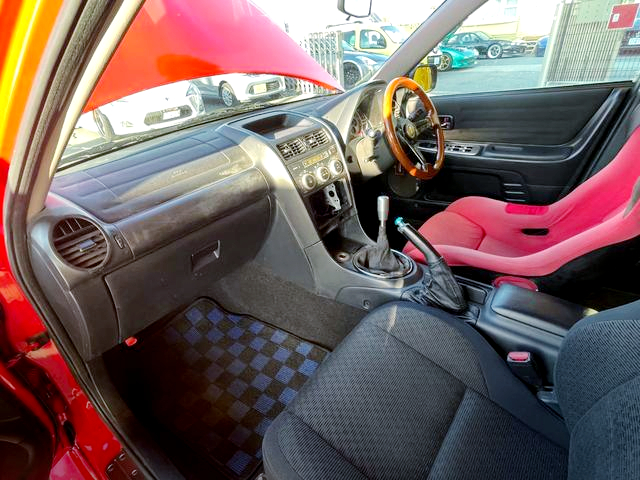 Passenger side dashboard of SXE10 ALTEZZA RS200 LIMITED 2.