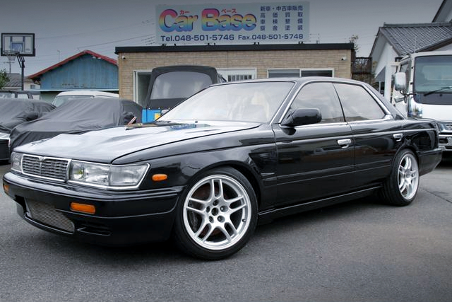 Front exterior of C33 NISSAN LAUREL.