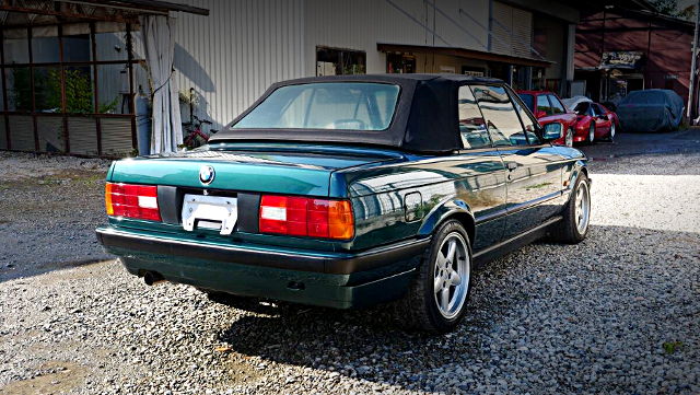 Rear exterior of E30 BMW 3-SERIES CABRIOLET.