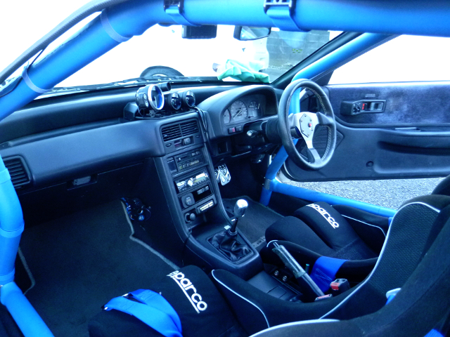 Interior of EF8 HONDA CR-X SiR.