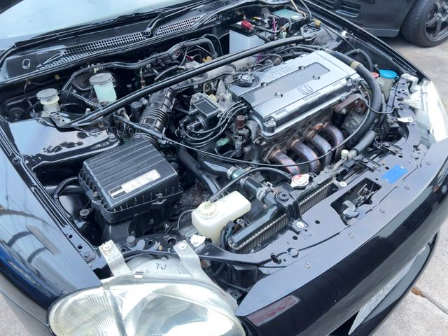 B16B VTEC engine in the EG2 CR-X DELSOL SiR.