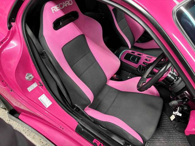 Seats of R-MAGIC WIDEBODY FD3S RX-7.