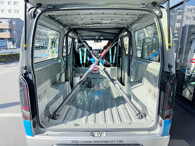 Roll cage of T-STYLE WIDEBODY KDH200V HIACE VAN.