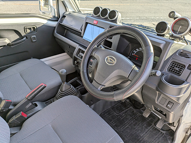 Interior of S500P HIJET TRUCK JUMBO.