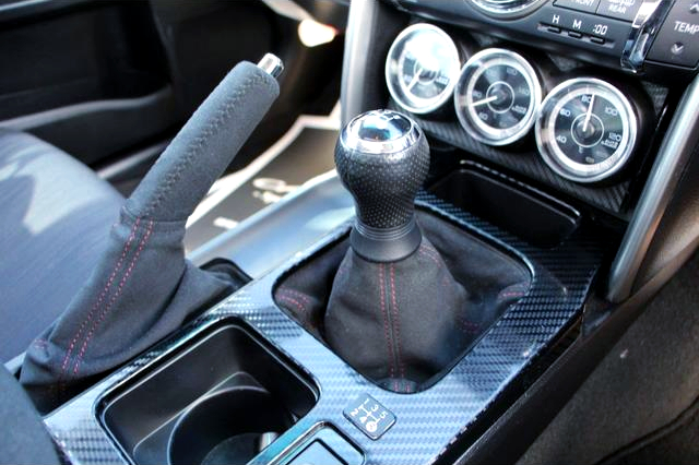 5-Speed manual shift pattern.