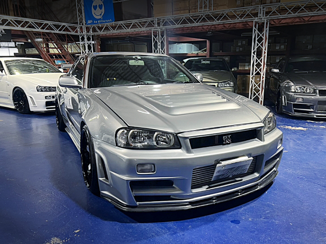 Front exterior of R34 SKYLINE GT-R V-SPEC.