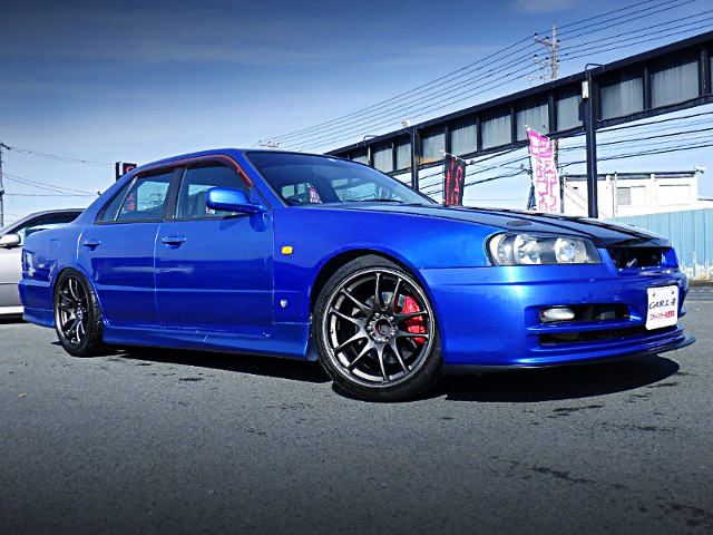 Front exterior of R34 SKYLINE 4-DOOR 25GT.