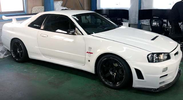 Side exterior of BNR34 SKYLINE GT-R.